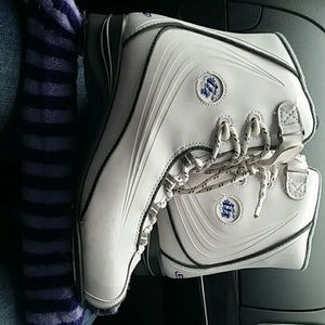 CCM Women’s Figure Skates Size 9